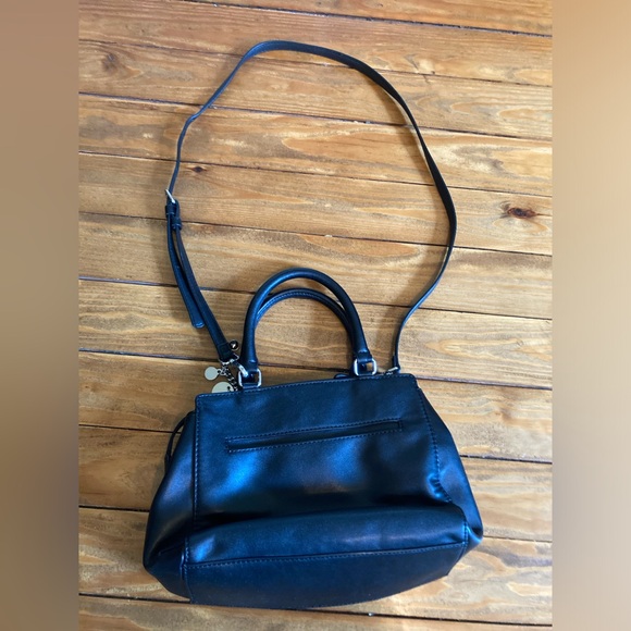 Cute Guess over the shoulder handbag - Picture 4 of 8